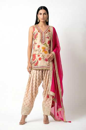 Buy_Basanti Kapde aur Koffee_Pink Organza, Muslin V-neck Floral Print Kurta Set  _at_Aza_Fashions