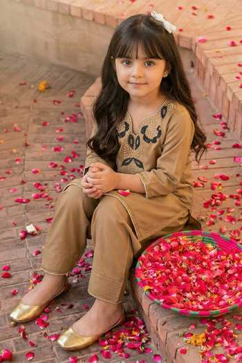 Buy_Petite Pomme_Brown Crepe Embroidery, Beads, Pearls Kurta And Pant Set _at_Aza_Fashions