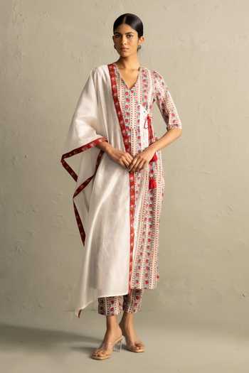Buy_Charkhee_Red Cotton, Chanderi V-neck Cream Phool Print Angarkha Kurta Set _at_Aza_Fashions