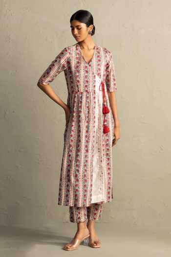 Shop_Charkhee_Red Cotton, Chanderi V-neck Cream Phool Print Angarkha Kurta Set 