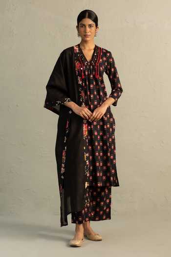 Buy_Charkhee_Black Cotton, Chanderi V-neck Phool Print Kurta Set _at_Aza_Fashions