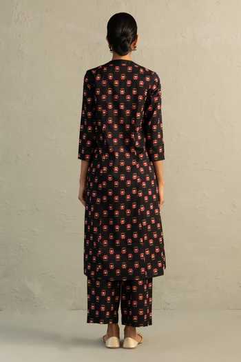 Shop_Charkhee_Black Cotton, Chanderi V-neck Phool Print Kurta Set _at_Aza_Fashions