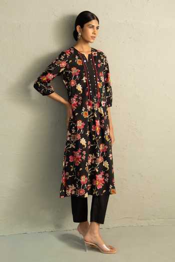 Shop_Charkhee_Black Cotton, Chanderi Split V-neck, Yes Phool Print Kurta Set _Online