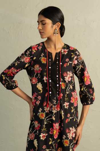 Charkhee_Black Cotton, Chanderi Split V-neck, Yes Phool Print Kurta Set 