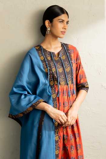 Charkhee_Red Cotton, Chanderi Round Neck Phool Hand Block Print Kurta Set _Online_at_Aza_Fashions