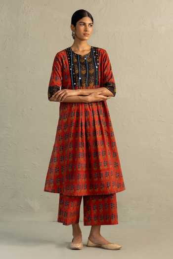 Buy_Charkhee_Red Cotton, Chanderi Round Neck Phool Hand Block Print Kurta Set 