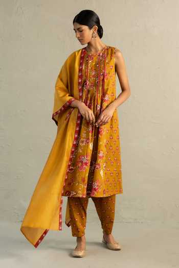 Buy_Charkhee_Yellow Cotton, Chanderi Round Neck Phool Print Kurta Set _at_Aza_Fashions
