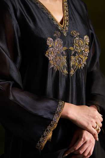 Almaari By Pooja Patel_Black Silk, Organza V-neck, Yes Romisha Embroidered Yoke Kurta Set _Online_at_Aza_Fashions
