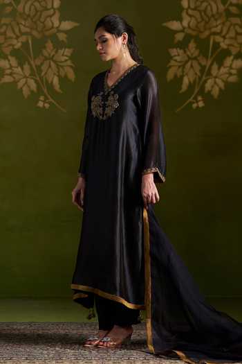 Almaari By Pooja Patel_Black Silk, Organza V-neck, Yes Romisha Embroidered Yoke Kurta Set _at_Aza_Fashions
