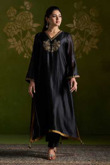 Buy_Almaari By Pooja Patel_Black Silk, Organza V-neck, Yes Romisha Embroidered Yoke Kurta Set 
