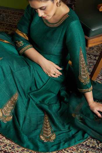 Buy_Almaari By Pooja Patel_Green Tussar, Silk, Organza Round Neck Rochana Embroidered Anarkali Set _Online