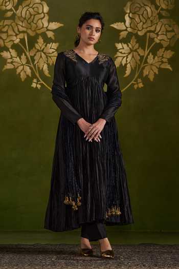 Buy_Almaari By Pooja Patel_Black Silk V-neck Placed Embroidered Anarkali Set _Online_at_Aza_Fashions