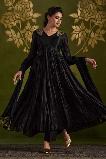 Almaari By Pooja Patel_Black Silk V-neck Placed Embroidered Anarkali Set _Online