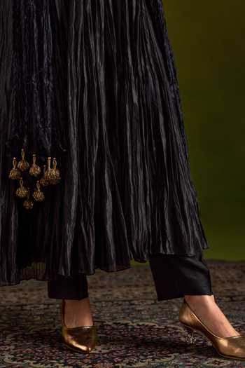 Buy_Almaari By Pooja Patel_Black Silk V-neck Placed Embroidered Anarkali Set _Online