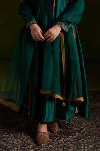 Buy_Almaari By Pooja Patel_Emerald Green Silk, Organza Round Neck Roshini Pure Anarkali Set _Online_at_Aza_Fashions