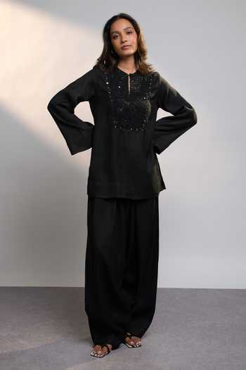 Buy_Style Junkiie_Black Linen V-neck After Dark Mirror Kurta And Farsi Pant Set _at_Aza_Fashions