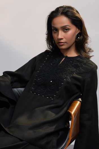 Buy_Style Junkiie_Black Linen V-neck After Dark Mirror Kurta And Farsi Pant Set _Online_at_Aza_Fashions