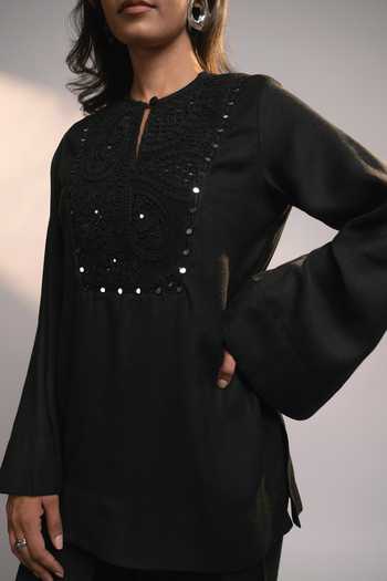 Style Junkiie_Black Linen V-neck After Dark Mirror Kurta And Farsi Pant Set _at_Aza_Fashions
