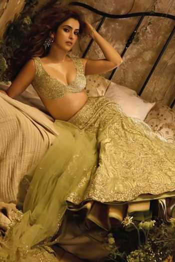 Buy_Osaa By Adarsh_Green Silk, Tissue Zari, Embroidery Plunge Neck Fishcut Lehenga Set 