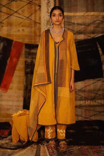 Buy_BANANA labs_Yellow Cotton, Denim, Kota Doria Round Neck, Chevron Hand Block Print Kurta Set _at_Aza_Fashions
