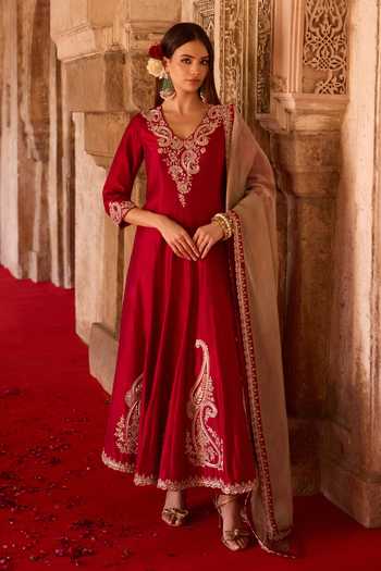 Buy_Charu And Vasundhara_Red Silk, Taffeta V-neck Tivisha Paisley Embroidered Anarkali Set _at_Aza_Fashions