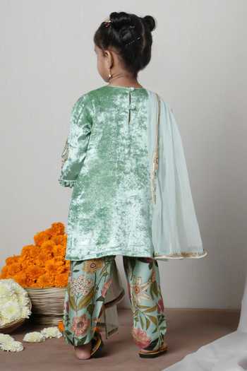 Shop_Poochkie_Green Velvet Daneen Embroidered Kurta Set _at_Aza_Fashions