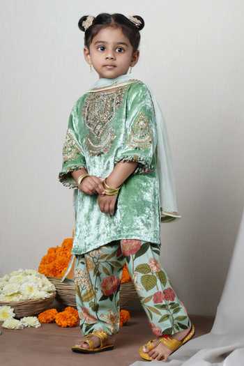 Buy_Poochkie_Green Velvet Daneen Embroidered Kurta Set _at_Aza_Fashions