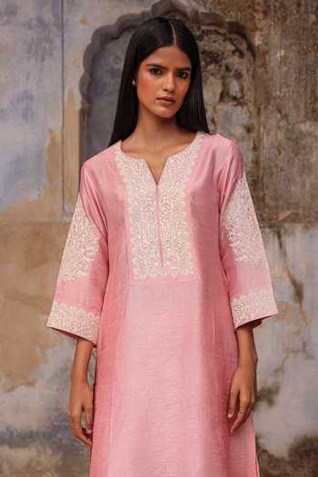 Buy_Charu Makkar_Pink Silk Split V-neck Slub Placement Embroidered Kurta And Pant Set _Online_at_Aza_Fashions