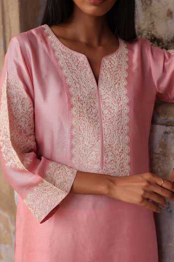 Buy_Charu Makkar_Pink Silk Split V-neck Slub Placement Embroidered Kurta And Pant Set 