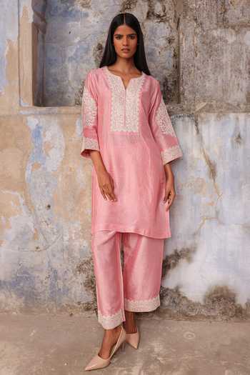 Buy_Charu Makkar_Pink Silk Split V-neck Slub Placement Embroidered Kurta And Pant Set _at_Aza_Fashions