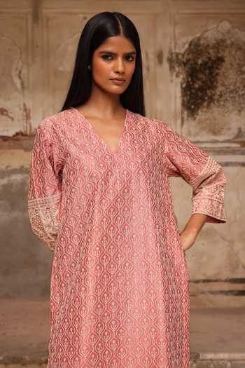 Buy_Charu Makkar_Pink Silk, Chanderi, Organza V-neck Amna Embroidered Kurta Set 