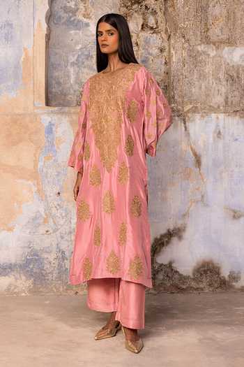 Charu Makkar_Pink Silk Round Neck, Yes Mehrunisa Embroidered Kurta And Pant Set _Online