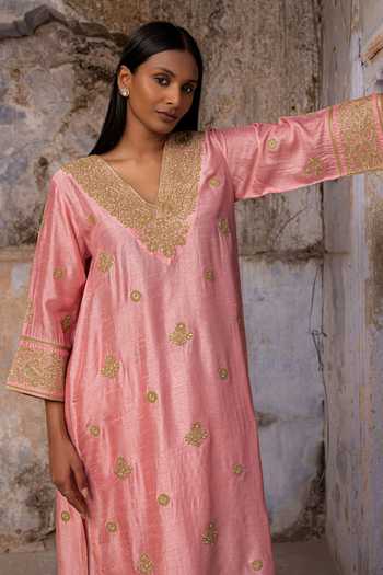 Buy_Charu Makkar_Pink Silk V-neck, Yes Hira Embroidered Kurta And Pant Set _Online_at_Aza_Fashions