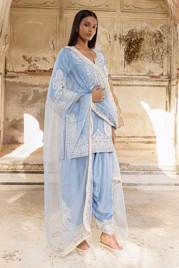 Shop_Charu Makkar_Blue Silk, Dupion, Organza Split V-neck, Yes Laiba Paisley Embroidered Kurta Set 