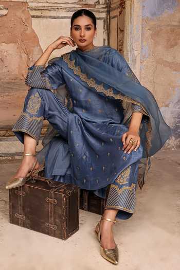 Charu Makkar_Blue Silk, Organza Split V-neck, Yes Rumaila Embroidered Kurta Set _Online