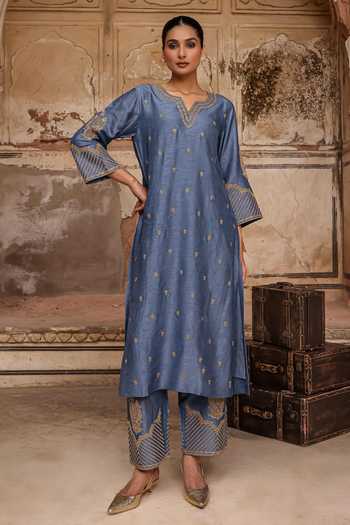 Buy_Charu Makkar_Blue Silk, Organza Split V-neck, Yes Rumaila Embroidered Kurta Set _Online