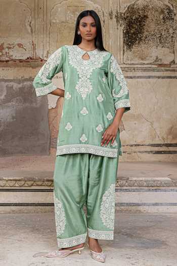 Charu Makkar_Green Silk, Dupion, Organza Keyhole Neck, Varisha Floral Embroidered Kurta Set _Online