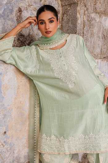 Charu Makkar_Green Silk, Organza Round Neck Falak Embroidered Kurta Set 