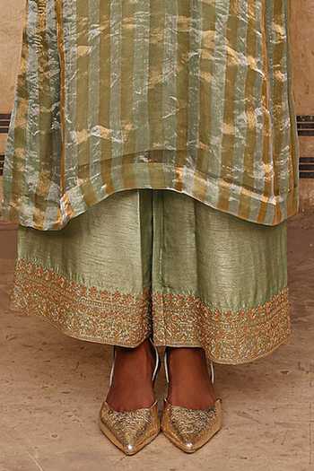 Buy_Charu Makkar_Green Organza, Tissue, Silk V-neck Fariya Embroidered Kurta Set _Online_at_Aza_Fashions
