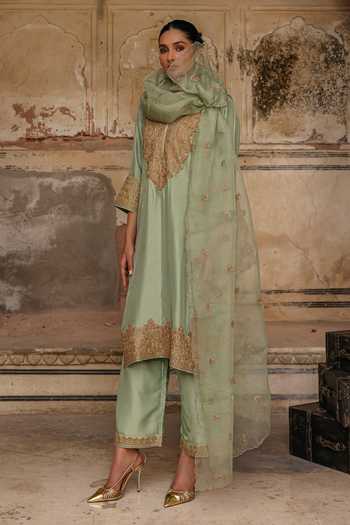 Buy_Charu Makkar_Green Silk, Organza Split V-neck, Yes Rumaisa Placement Embroidered Kurta Set _at_Aza_Fashions
