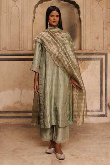 Buy_Charu Makkar_Green Silk, Organza, Tissue Scoop Neck Umeed Embroidered Kurta Set _at_Aza_Fashions