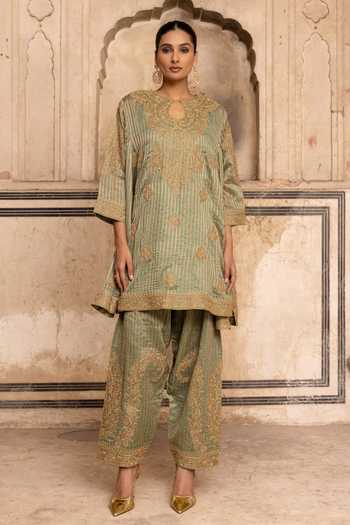 Buy_Charu Makkar_Green Chanderi, Tissue, Organza Keyhole Neck, Yes Sehar Striped Woven Kurta Set _Online_at_Aza_Fashions