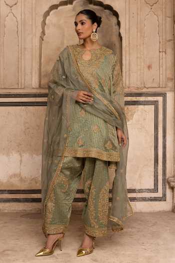 Buy_Charu Makkar_Green Chanderi, Tissue, Organza Keyhole Neck, Yes Sehar Striped Woven Kurta Set _at_Aza_Fashions