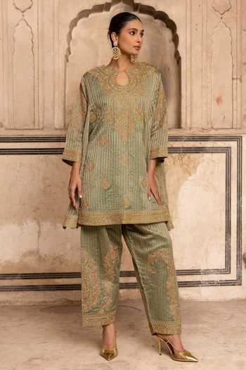 Buy_Charu Makkar_Green Chanderi, Tissue, Organza Keyhole Neck, Yes Sehar Striped Woven Kurta Set 