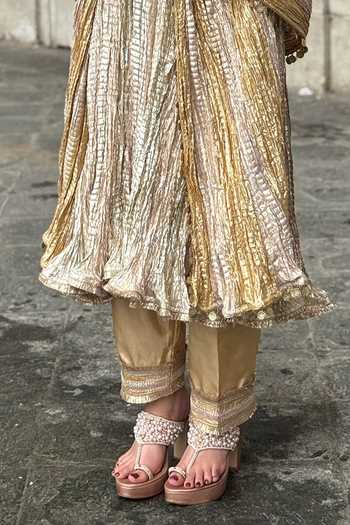 Etasha By Asha Jain_Gold Crepe, Tissue Square Neck Textured Metallic Kurta Set _Online_at_Aza_Fashions