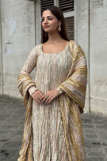 Shop_Etasha By Asha Jain_Gold Crepe, Tissue Square Neck Textured Metallic Kurta Set _at_Aza_Fashions
