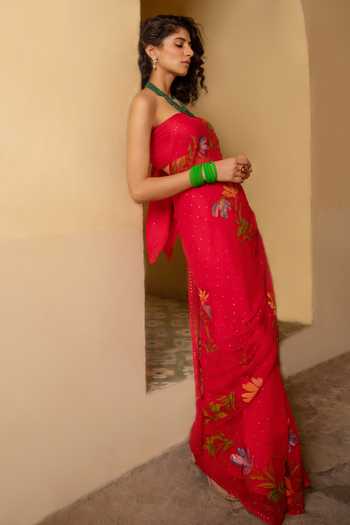 Buy_Geroo Jaipur_Red Chiffon Bandeau Neck Handpainted Pre-draped Saree With Blouse _Online_at_Aza_Fashions
