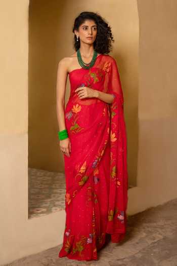 Buy_Geroo Jaipur_Red Chiffon Bandeau Neck Handpainted Pre-draped Saree With Blouse 