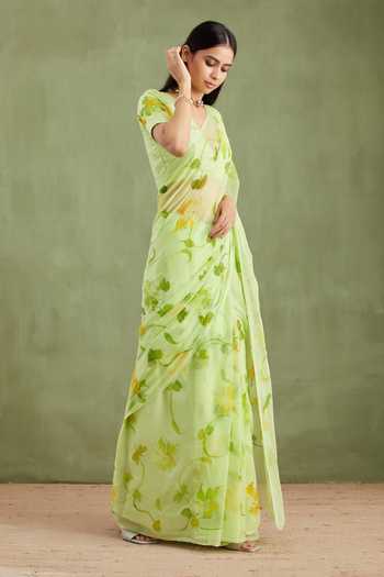 Geroo Jaipur_Green Chiffon V-neck Handpainted Saree And Blouse Set _Online_at_Aza_Fashions