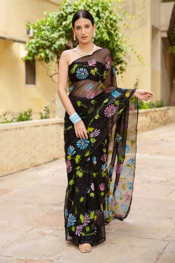 Buy_Geroo Jaipur_Black Chiffon Bandeau Neck Handpainted Pre-draped Saree With Blouse _at_Aza_Fashions
